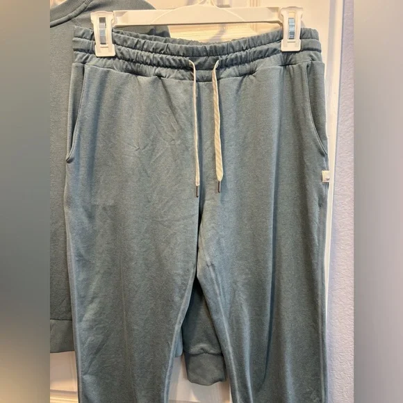 Vuori Women's Blue Gray Green Halo Top & Joggers Set - Picture 5 of 10